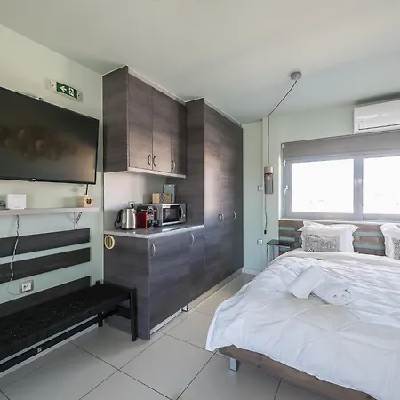 Acropolis View Mini Sky & Hot Tub Apartment *