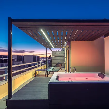 Acropolis View Mini Sky & Hot Tub *