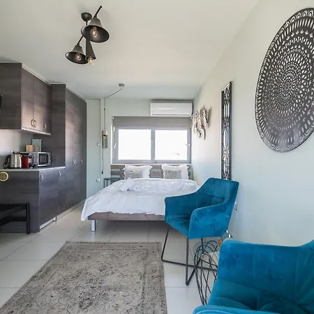 Acropolis View Mini Sky & Hot Tub Apartment
